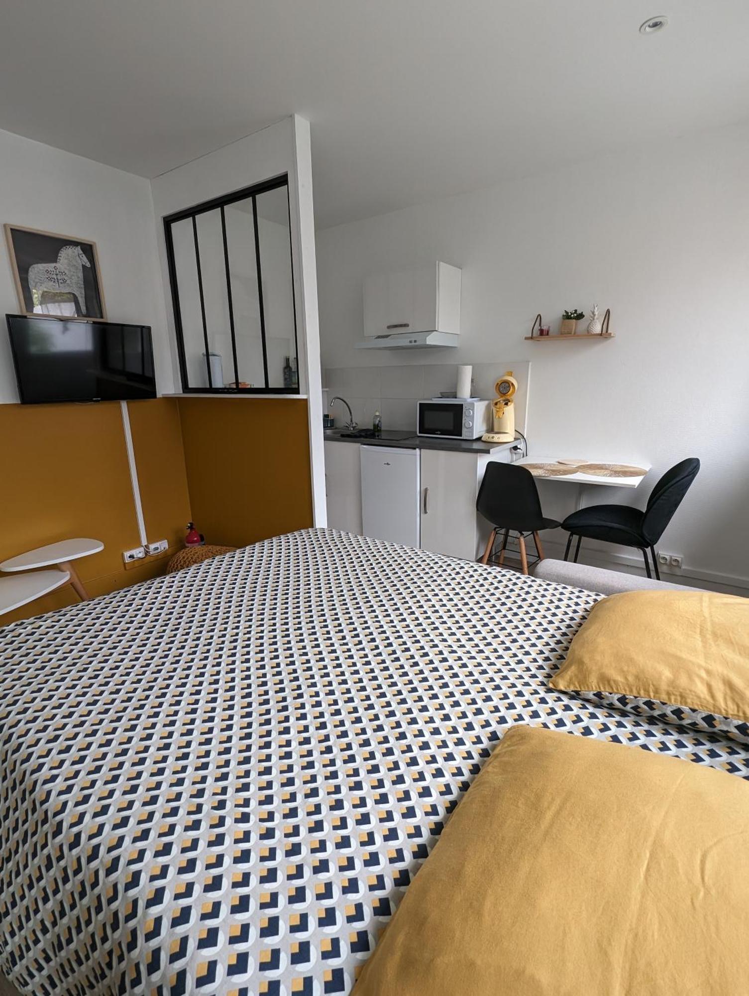 Stockholm- Studio Serenite Avec Jardin Charleville-Mezieres Ngoại thất bức ảnh